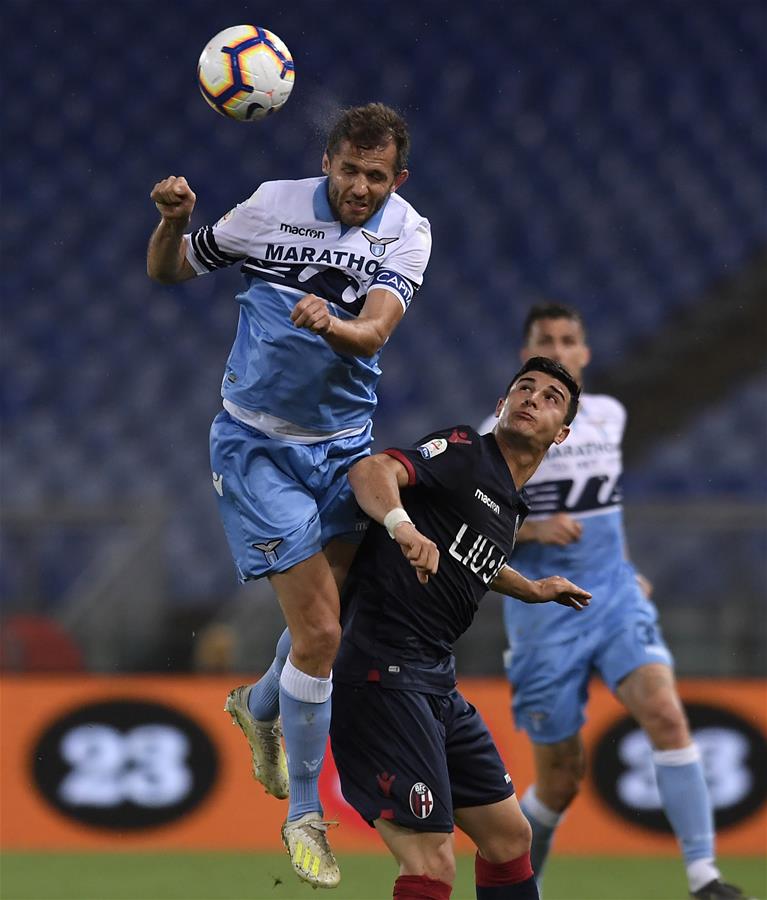 他们利用胡 他们利用胡