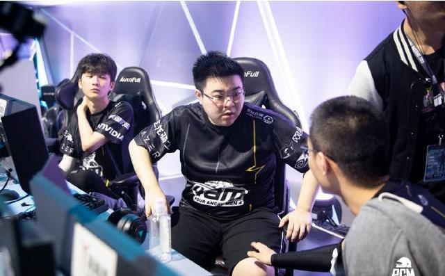 入更衣室氛 入更衣室氛